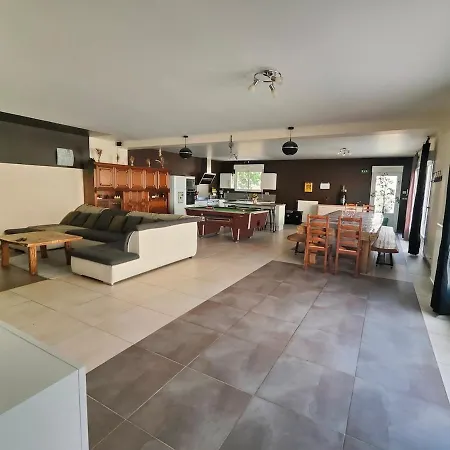 Au Vendangeoir De Groupe Piscine *