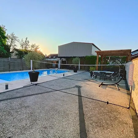 Au Vendangeoir De Groupe Piscine Couvignon